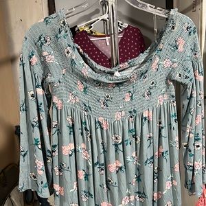 Plus size smocked off shoulder floral NWOT ✨B3G1F✨